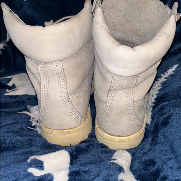 Wolf grey and white Timberlands in real good shape,Women’s size 10. - Picture 4 of 7